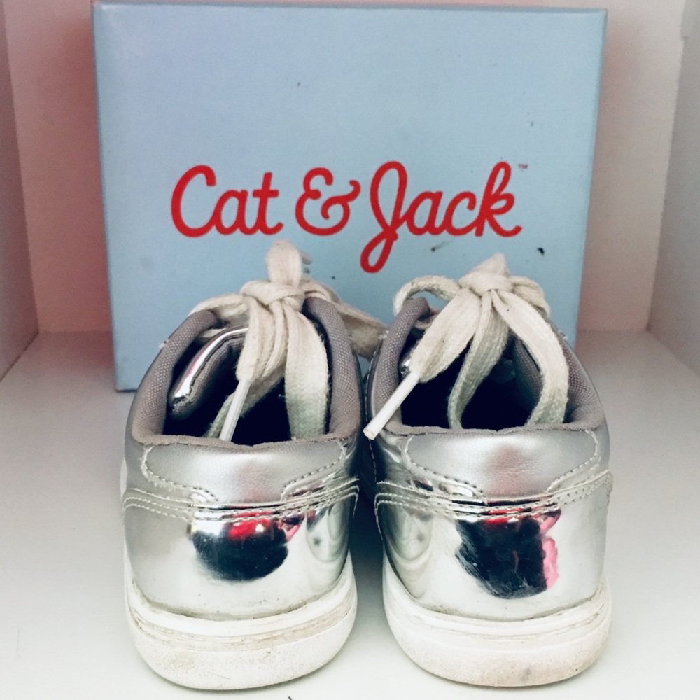 Cat & Jack Kid Shoes Size 7 Toddlers Sliver Metallic & white Sneakers - Picture 4 of 5